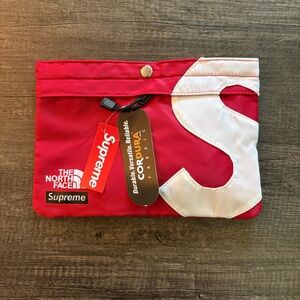 Supreme x The North Face Cordura Shoulder Bag Red